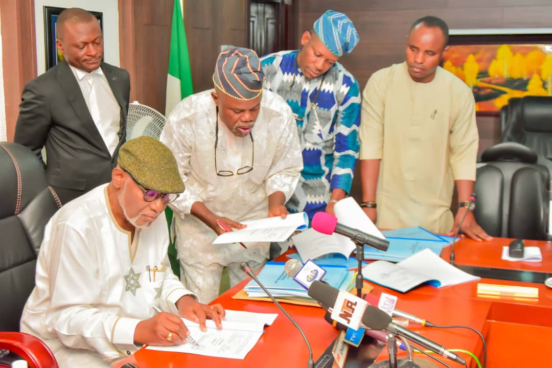 GOV Akeredolu Signs 2023 Appropriation Bill Into Law