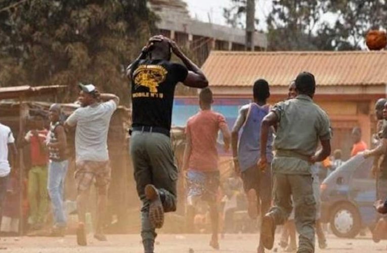 NEWS ALERT: Irate Youths Shut Radio Nigeria