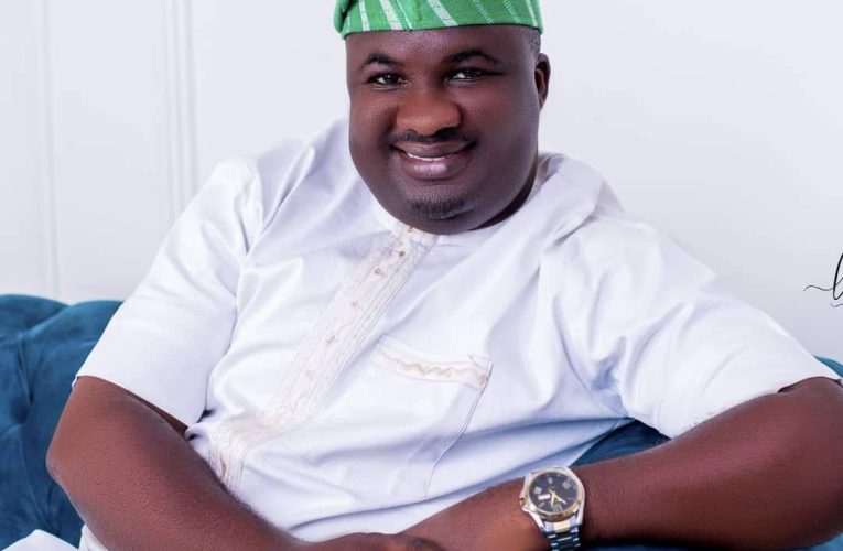 ENTERTAINMENT: Popular Broadcaster, Ighoteguono Bags Ondo State Media Personality Of The Year Award