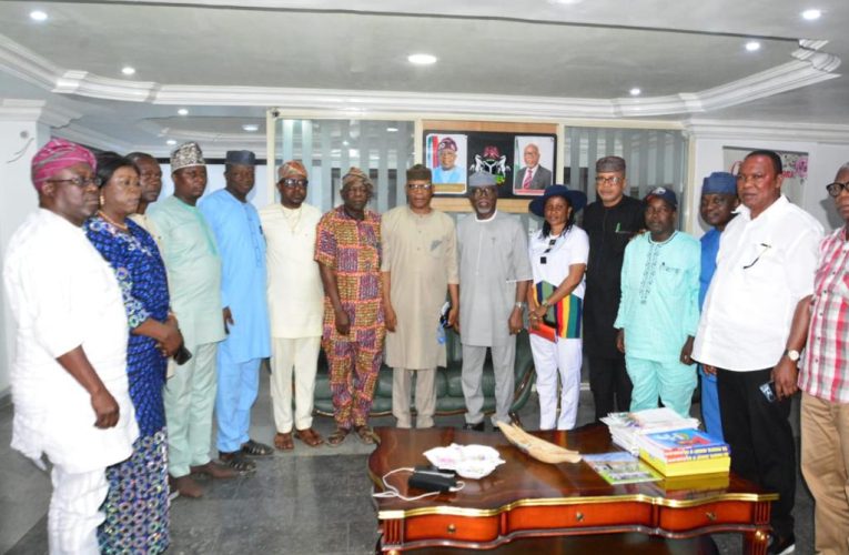 EX-LG CHAIRMEN VISIT GOVERNOR AIYEDATIWA, DECLARE SUPPORT