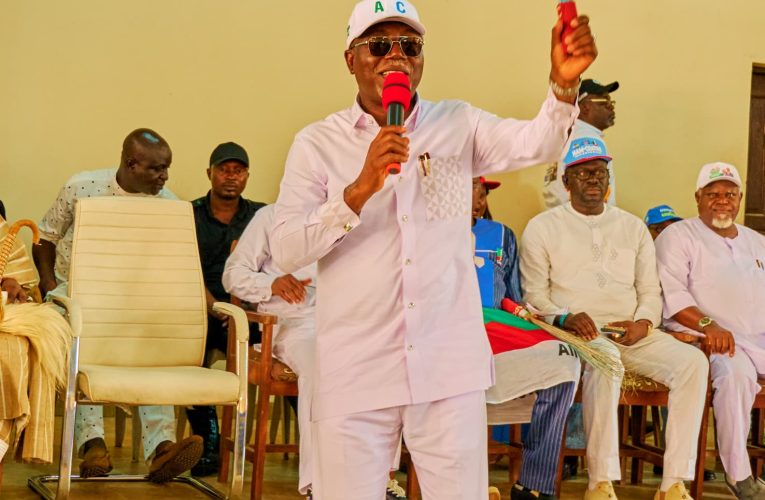 ONDO: Gov’ Aiyedatiwa Pledges Completion Of All Abandoned Road Projects TO Ose Monarchs, Residents