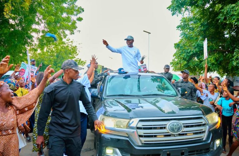 2024: EX-REP OLEMIJA, PDP REP CANDIDATE BADA DEFECT TO APC AS GOV AIYEDATIWA CAMPAIGNS IN AKOKO NORTH EAST