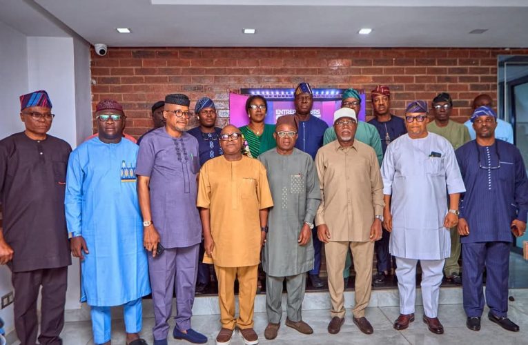GOV AIYEDATIWA INAUGURATES STEERING COMMITTEE ON e-HEART INITIATIVE