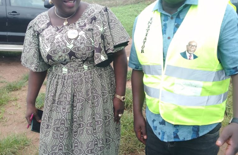Igba Otun LCDA Chairman, Hon. Ibikunle Oguniyi, Applauds Omoh Foundation’s Road Sweeping Initiative